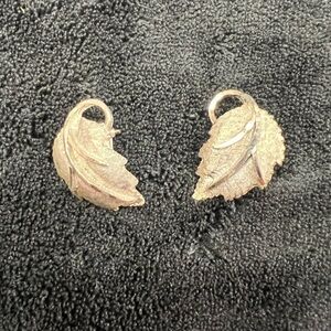 Vintage Silver Tone, Leaf Design Clip on Earrings